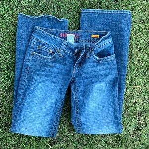 Hydraulic Jeans - Hydraulic jeans distressed with rear pocket detail Hydraulic Jeans - Hydraulic jeans distressed with rear pocket detail